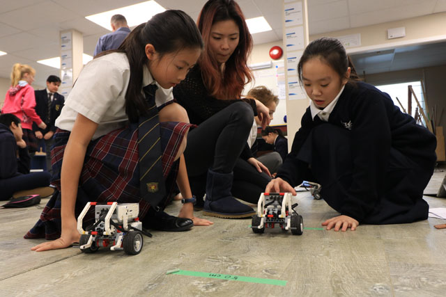 Meadowridge Students testing robots