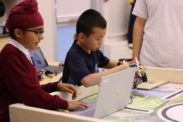 Meadowridge student in Robotics Club